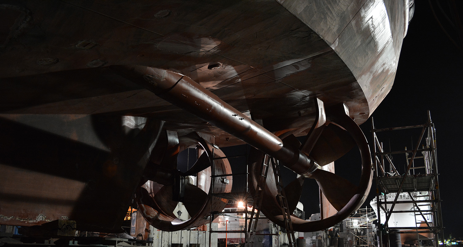 Investigation of ship propeller shaft vibration related failures